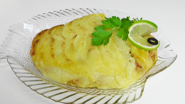 Пирог из лосося с картофелем